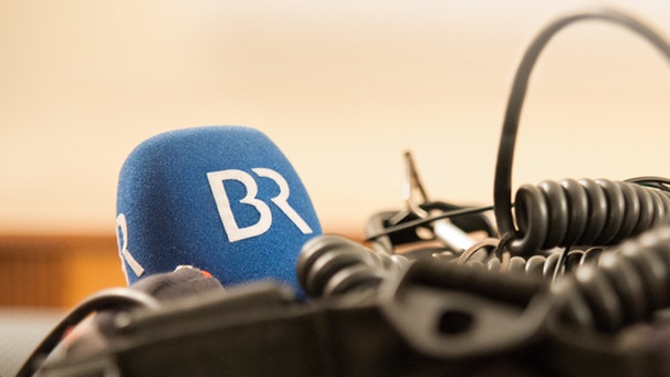 BR-Mikrofon vor Kabeln | Bild: BR
