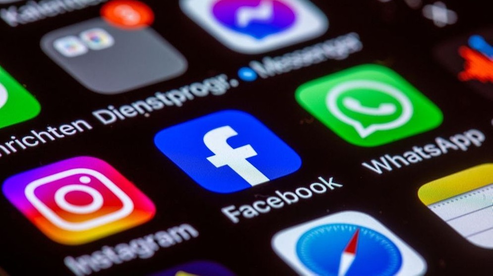 Social Media Symbole: Instagram, Facebook, WhatsApp | Bild: dpa-Bildfunk/Jens Büttner